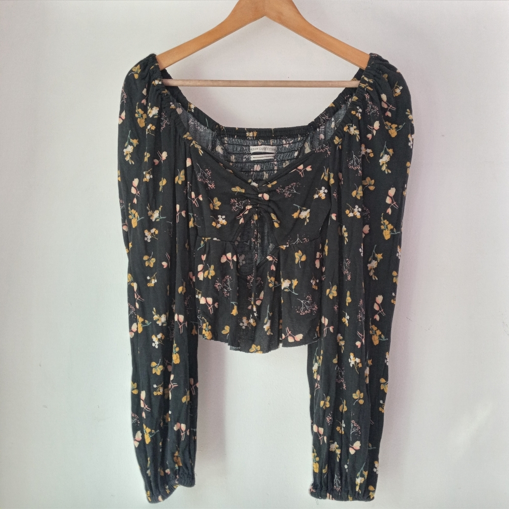 Urban Outiftters M Floral Long Sleeve Crop Top